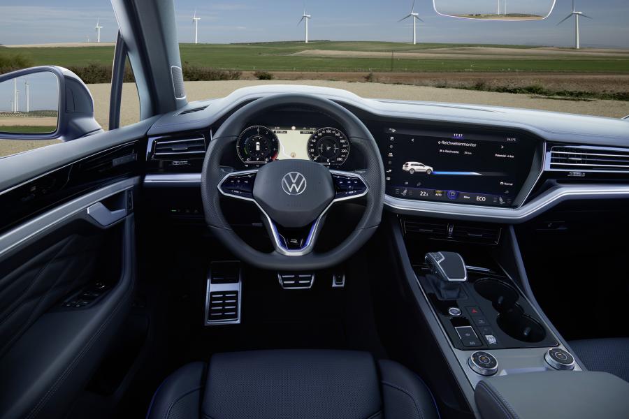 Торпедо Volkswagen Touareg R 2020 года  (WW) (фото 54 из 61)